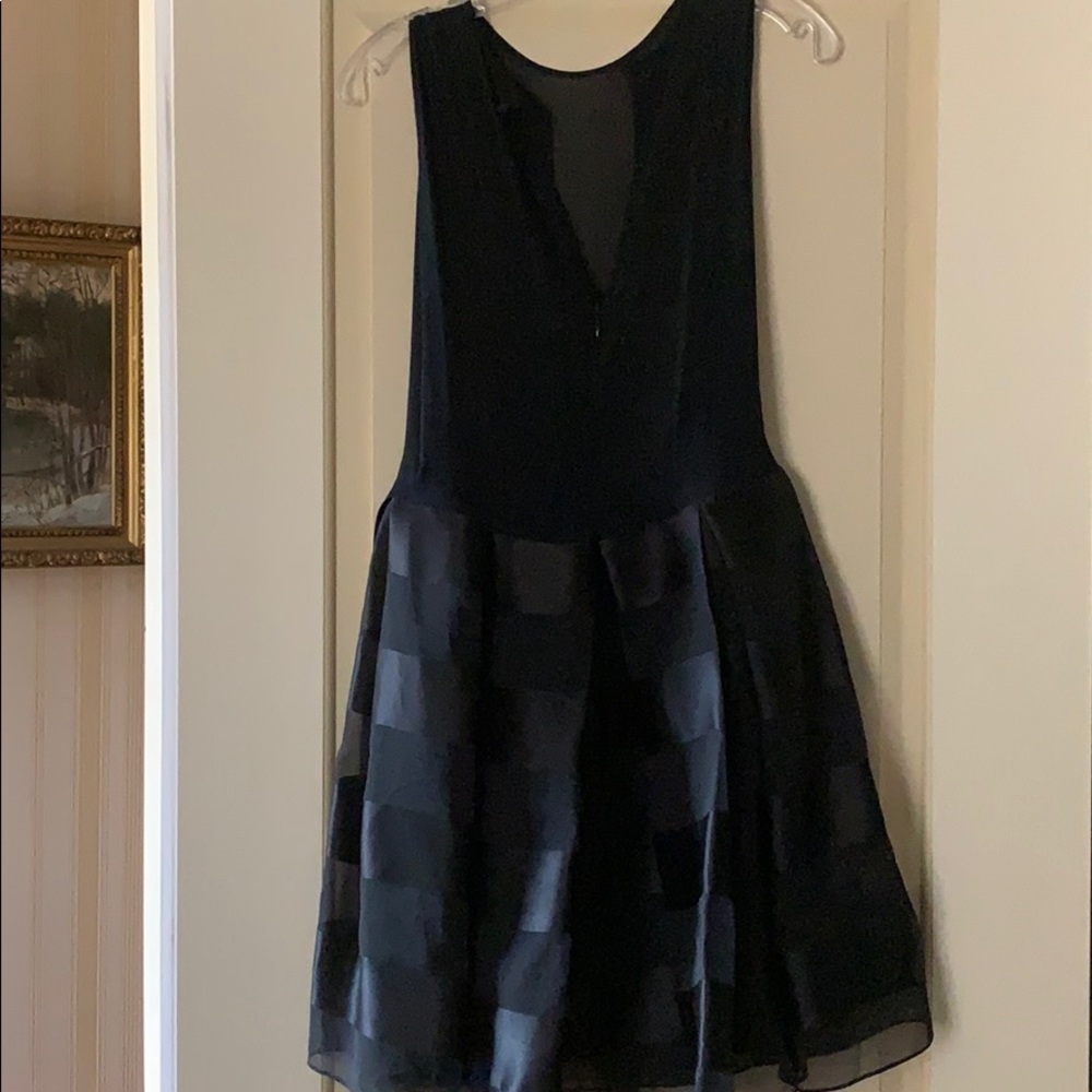 Dress - Picture 3 of 5